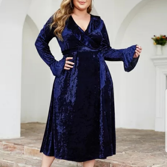 NWT Yoins Blue Velvet Wrap Dress XXL - Picture 1 of 5